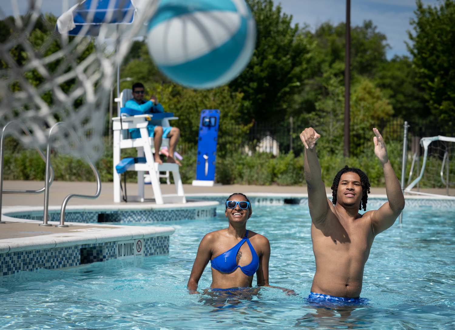 Pool basketball